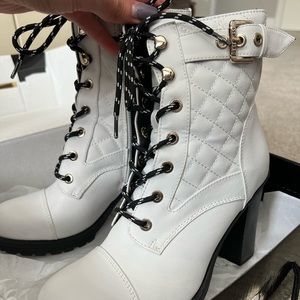 BRAND NEW GUESS LACE UP COMBAT BOOTIES 🤍🖤